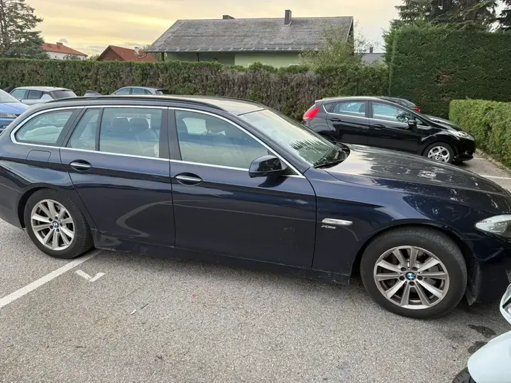 BMW 5 Series 2011 photo 2