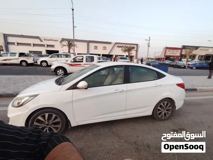 Hyundai Accent 2014 photo 4