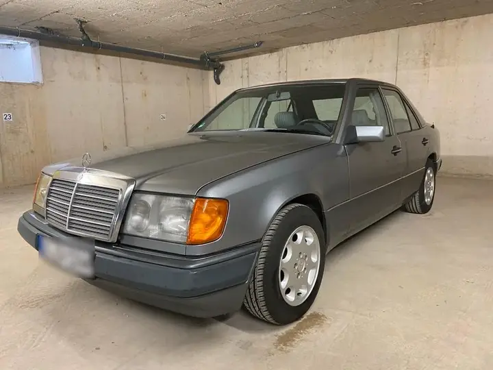 Mercedes-Benz 200E