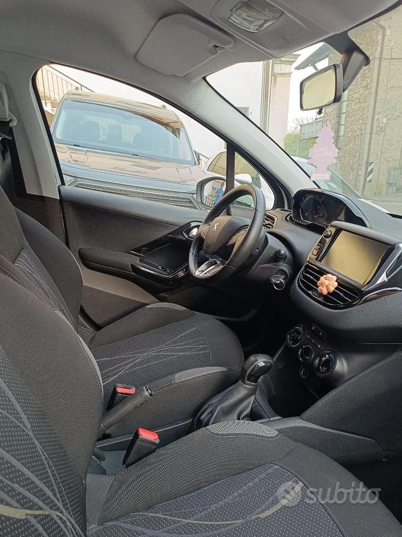 Peugeot 208 2014 photo 5