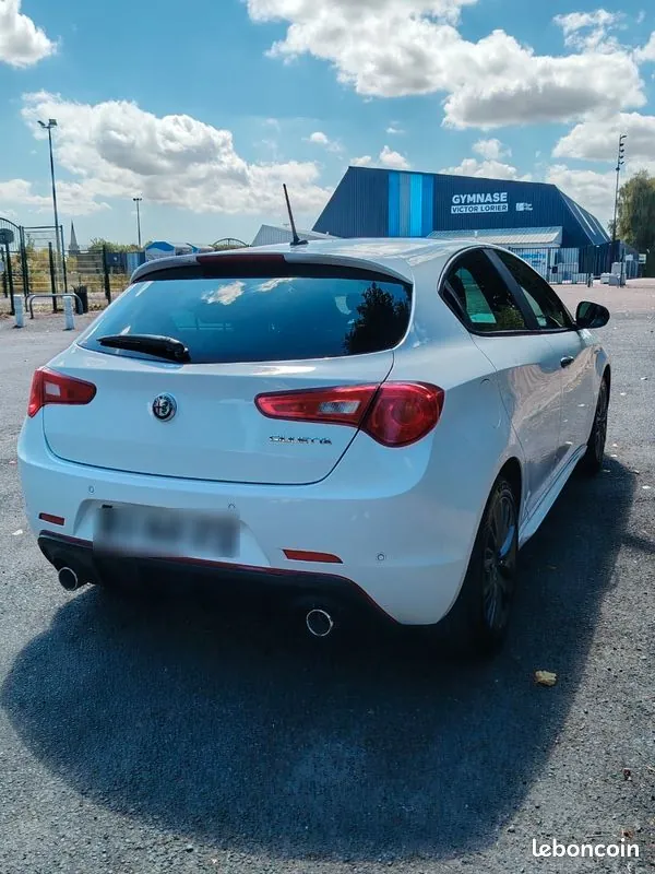 Alfa Romeo Giulietta 2016 photo 2
