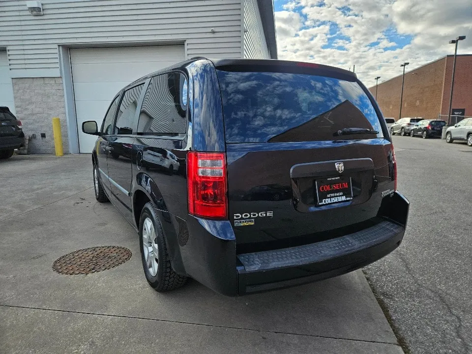 Dodge Grand Caravan 2010 photo 3