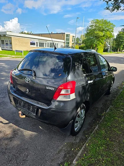 Toyota Yaris 2010 photo 3