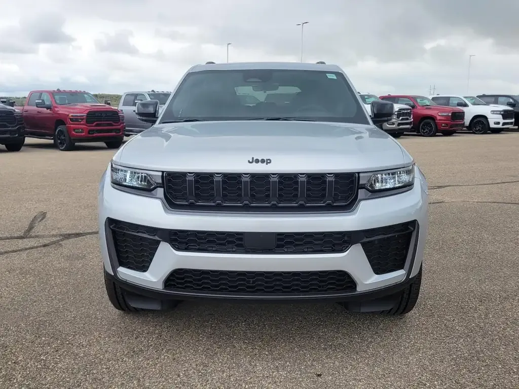 Jeep Grand Cherokee 2026 photo 2