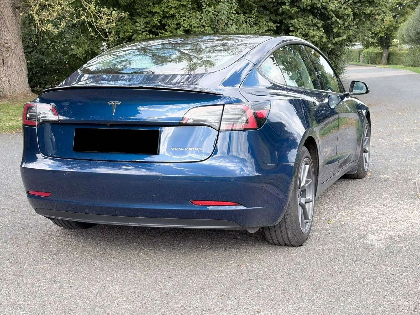 Tesla Model 3 2023 photo 2
