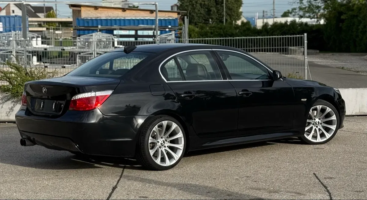 BMW 5 Series 2009 photo 2