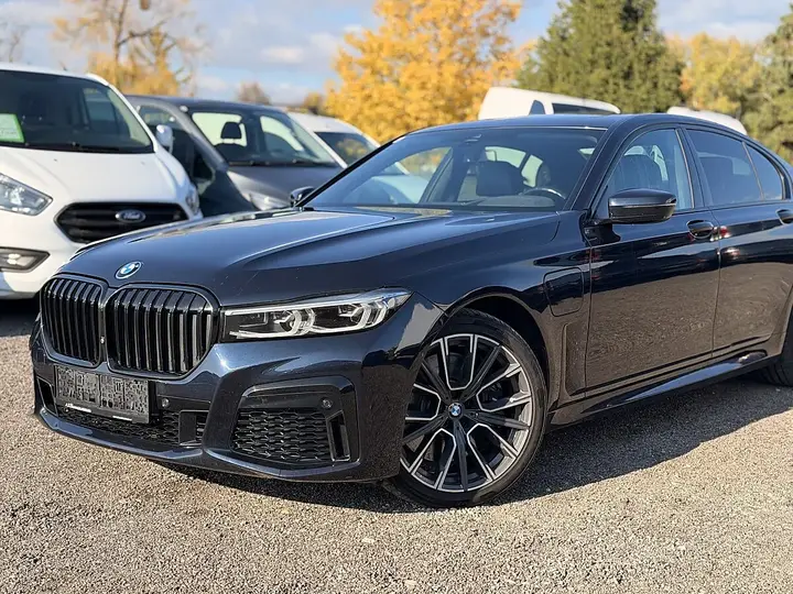 BMW 7 Series 2022 photo 2