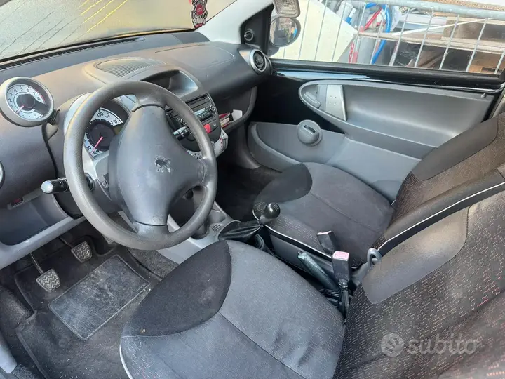 Peugeot 107 2010 photo 2