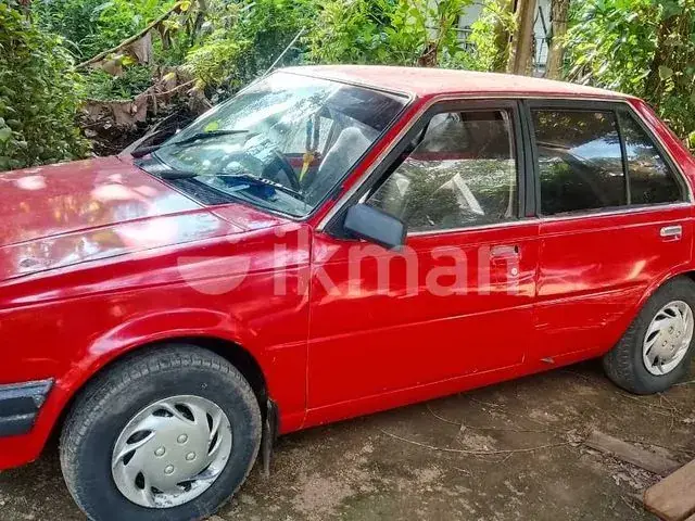 Nissan B11 1985 photo 2