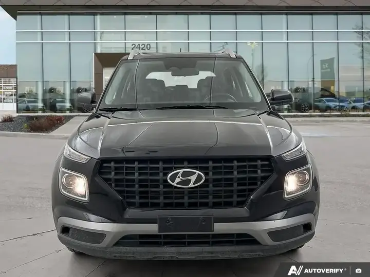 Hyundai Venue 2025 photo 2