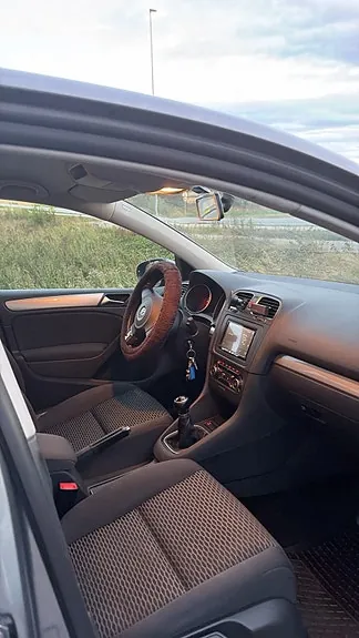 Volkswagen Golf 2010 photo 4