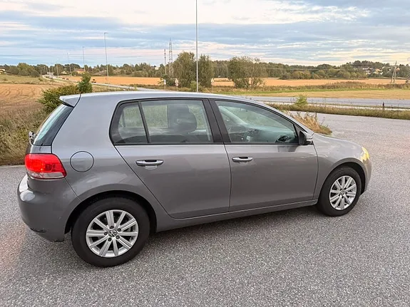 Volkswagen Golf 2010 photo 3