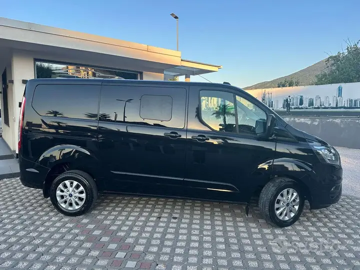 Ford Transit Custom photo 2
