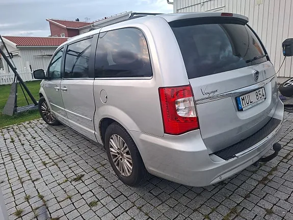 Lancia Voyager 2013 photo 2