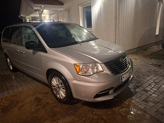 Lancia Voyager 2013 photo 3