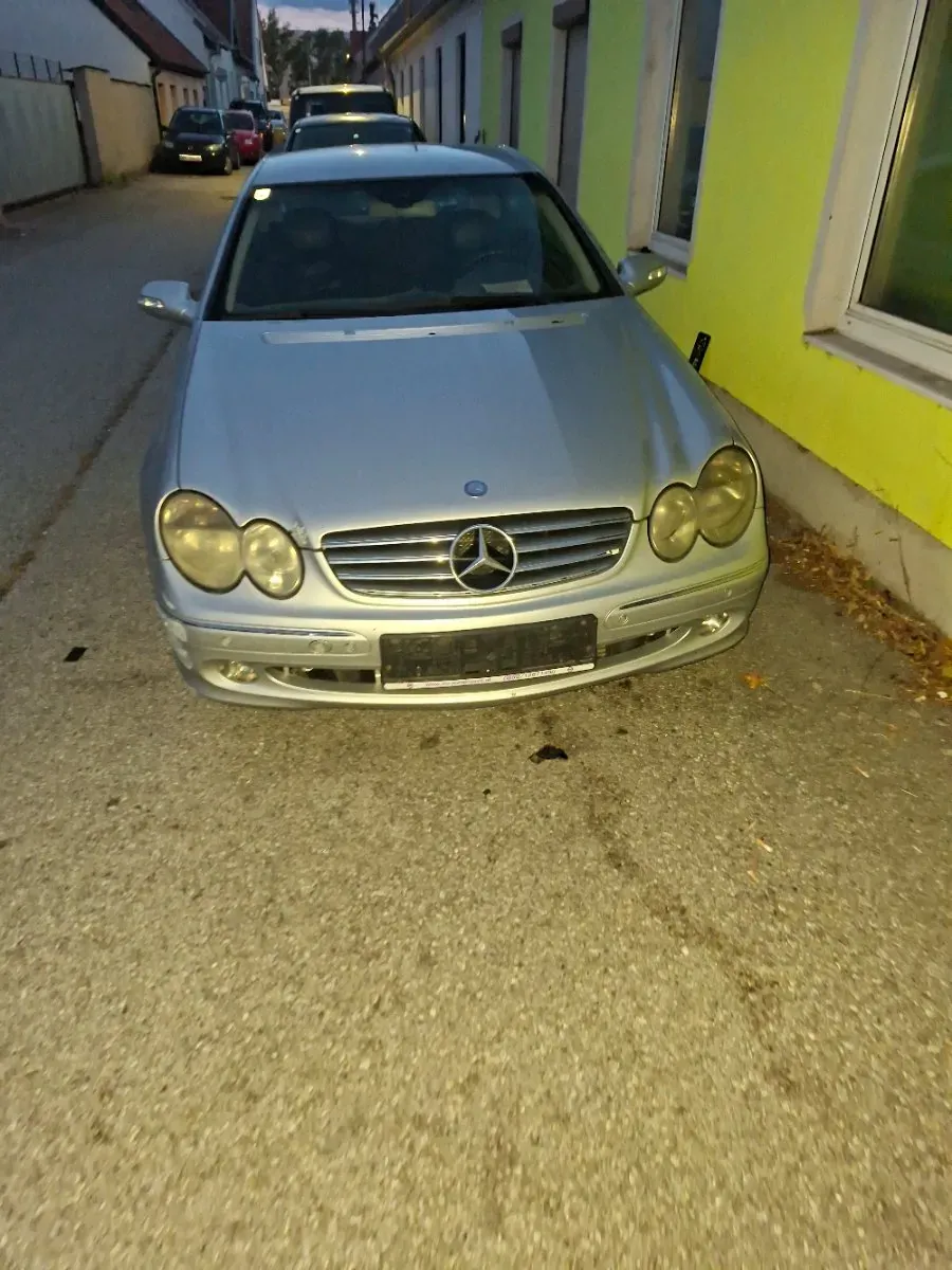Mercedes-Benz Clk-Class 2005 photo 3