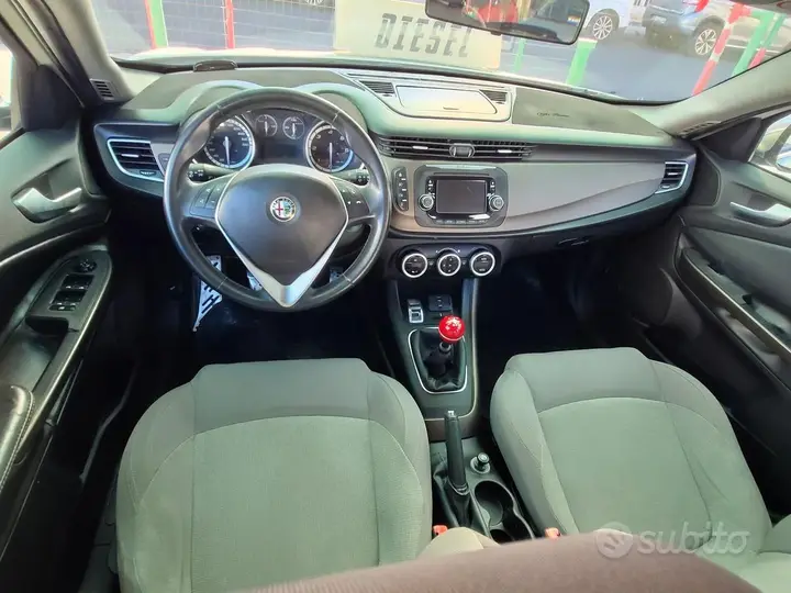 Alfa Romeo Giulietta 2015 photo 3