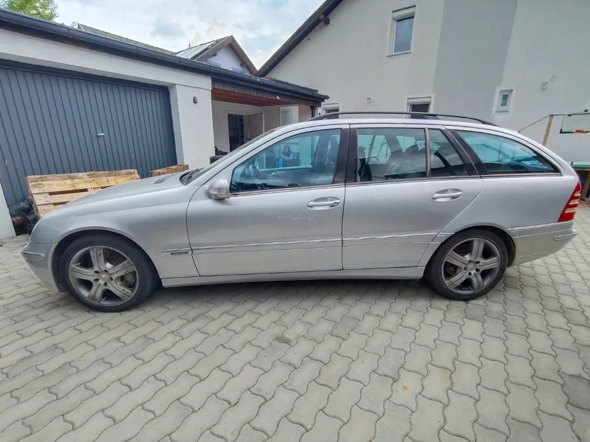 Mercedes-Benz C-Class 2005 photo 3
