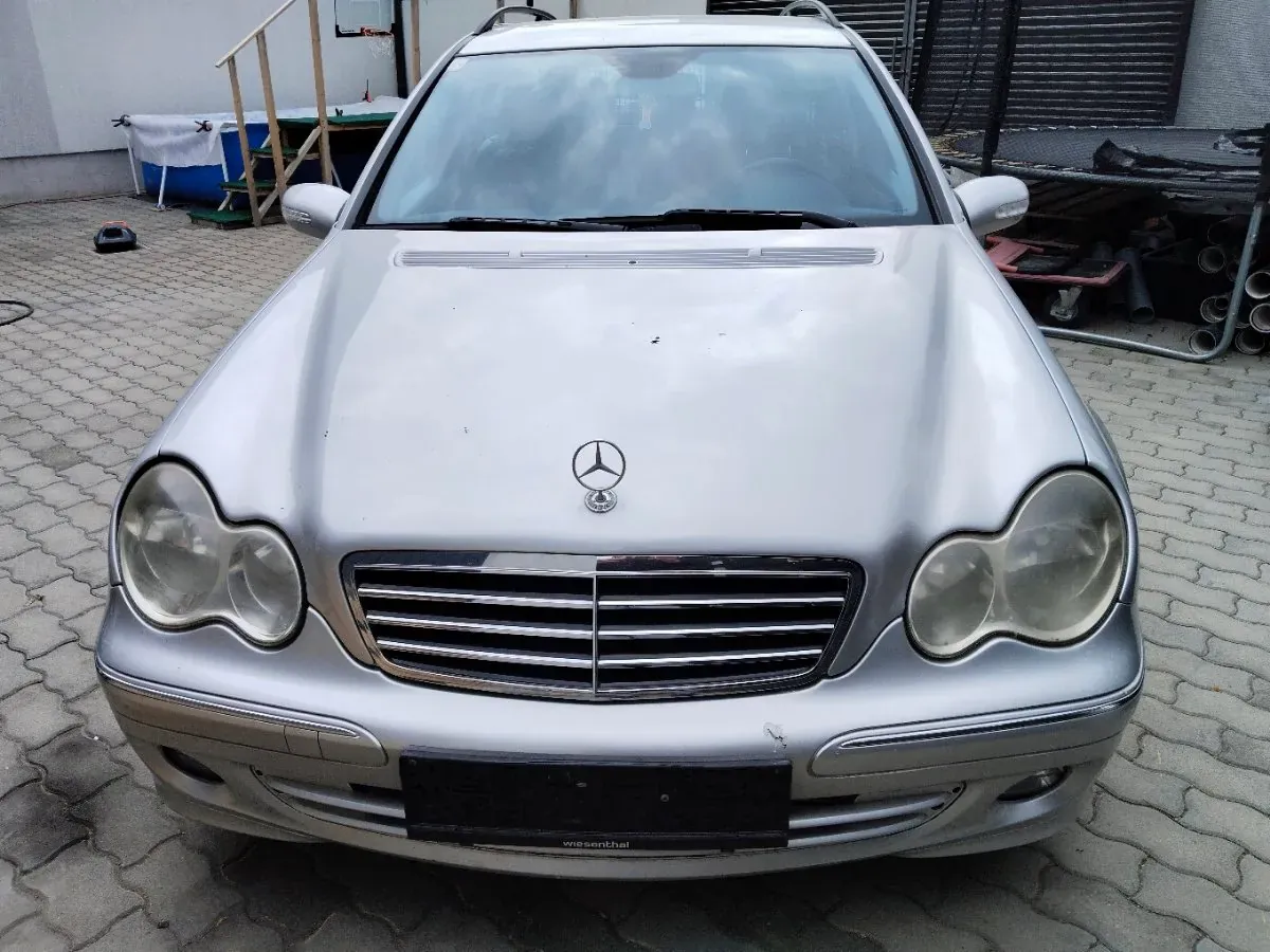 Mercedes-Benz C-Class 2005 photo 2
