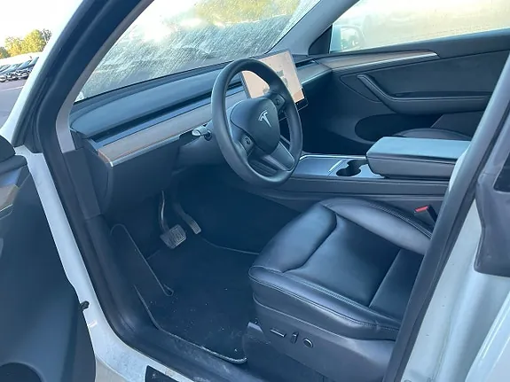 Tesla Model Y 2023 photo 5