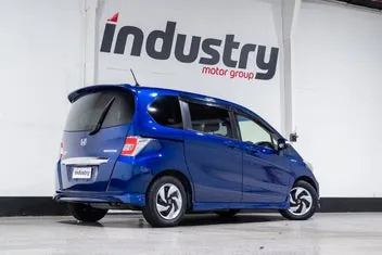 Honda Freed 2015 photo 3