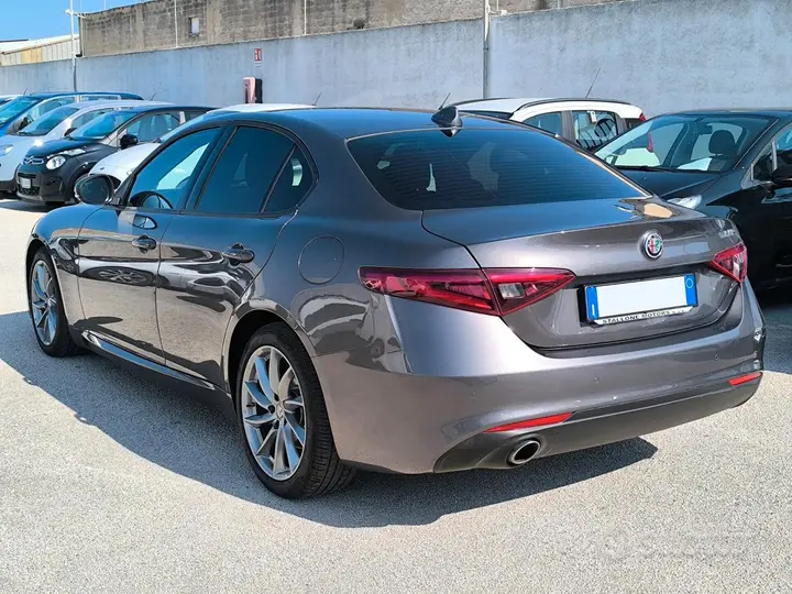 Alfa Romeo Giulia 2021 photo 5