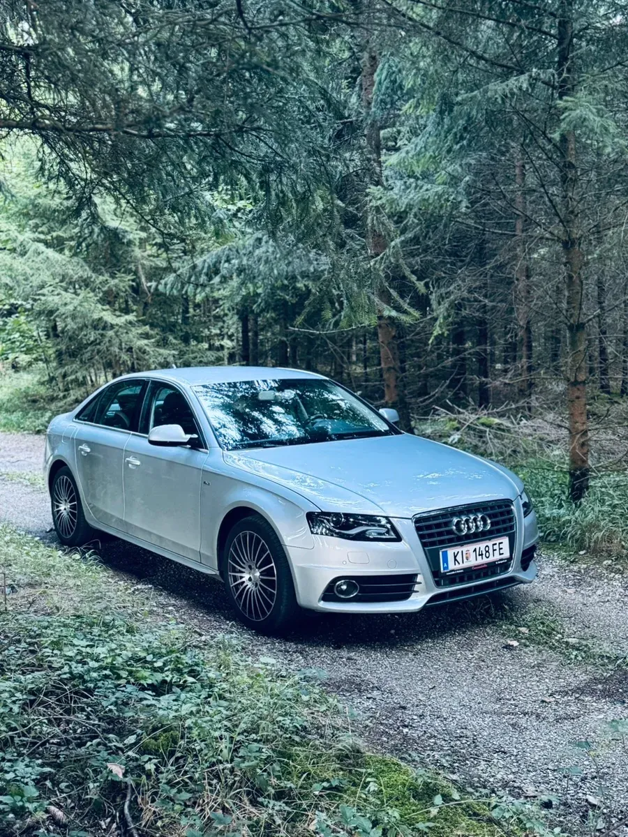 Audi A4 2011 photo 2