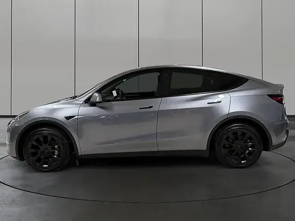 Tesla Model Y 2023 photo 2