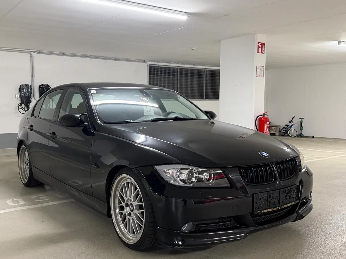 BMW 3 Series 2009 photo 2