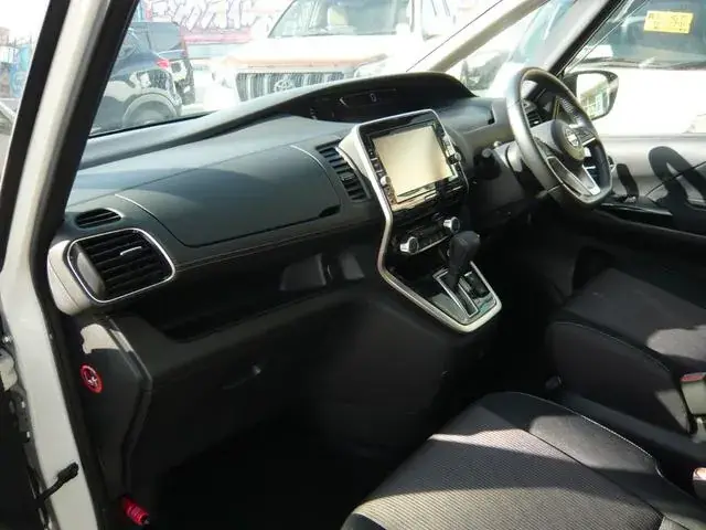 Nissan Serena 2017 photo 3