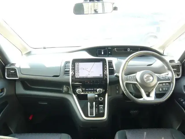 Nissan Serena 2017 photo 2