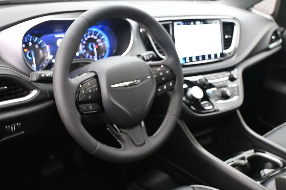Chrysler Pacifica 2025 photo 5
