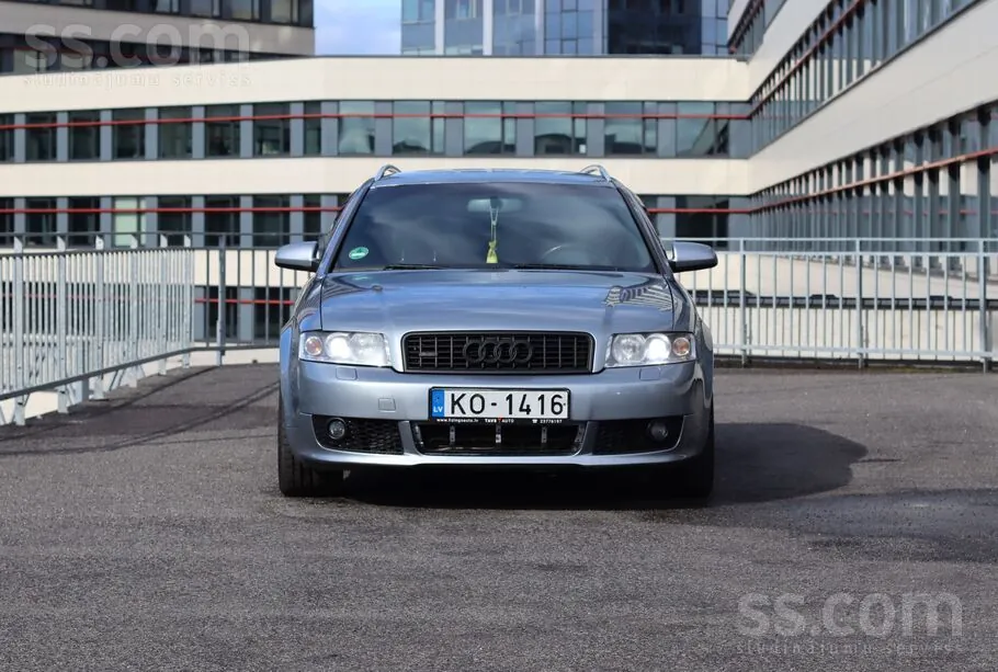 Audi A4 2004 photo 2