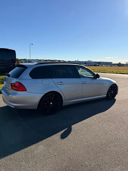 BMW 318D 2010 photo 2