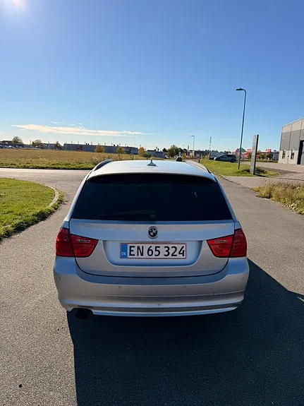BMW 318D 2010 photo 4