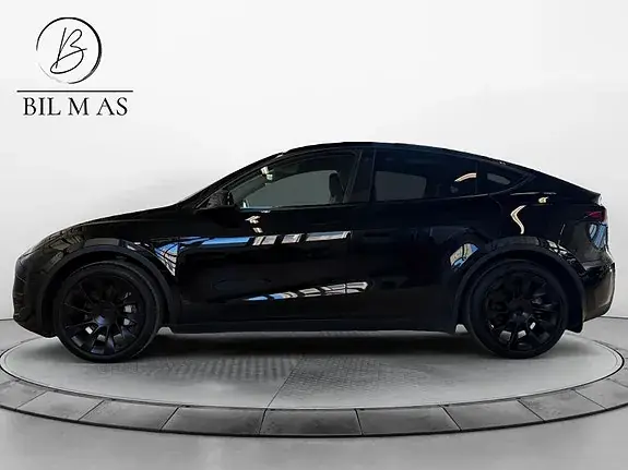 Tesla Model Y 2023 photo 2