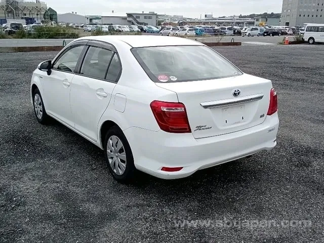 Toyota Corolla Axio Hybrid 2015 photo 3
