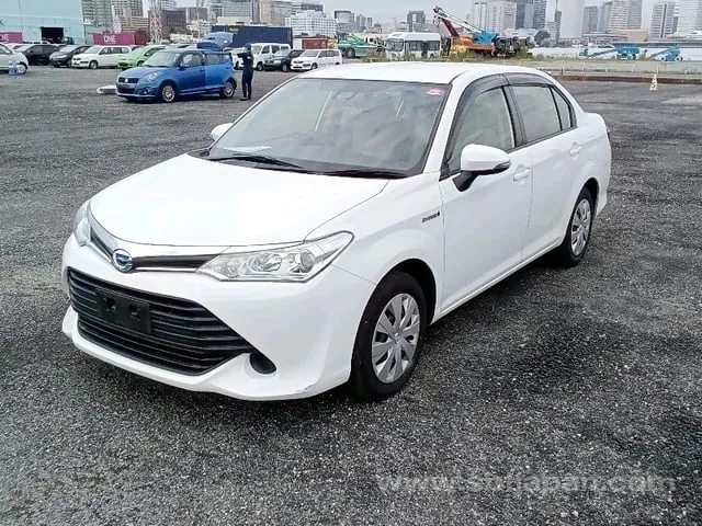Toyota Corolla Axio Hybrid 2015 photo 2