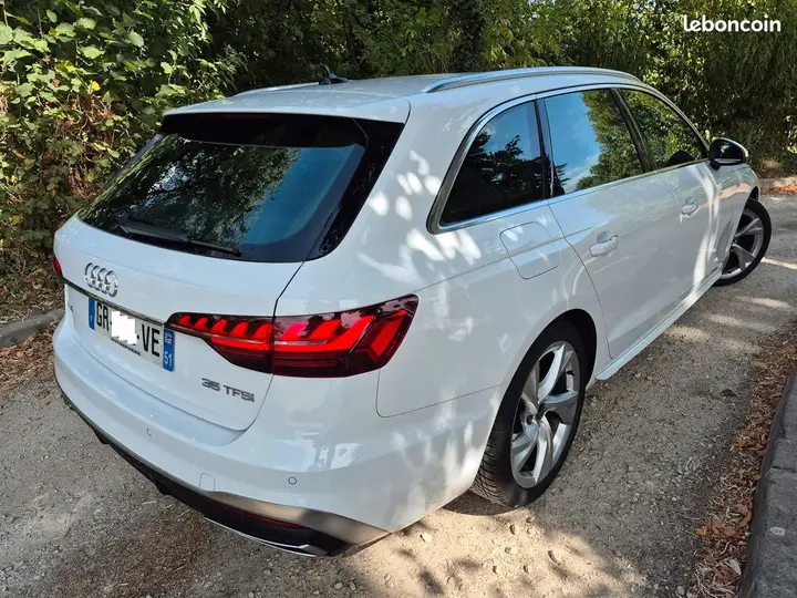 Audi A4 2023 photo 2