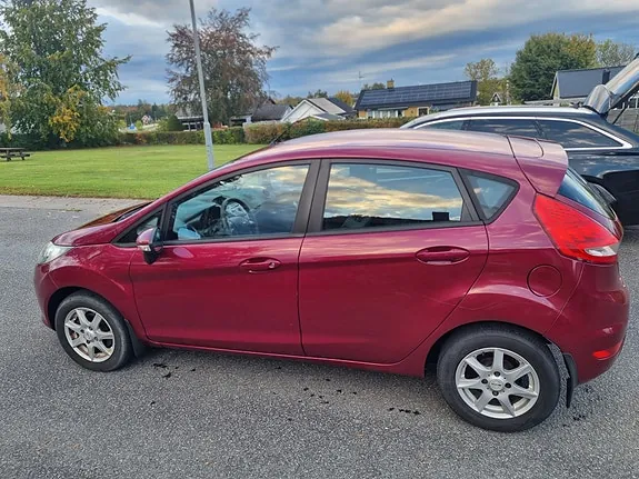 Ford Fiesta 2009 photo 2