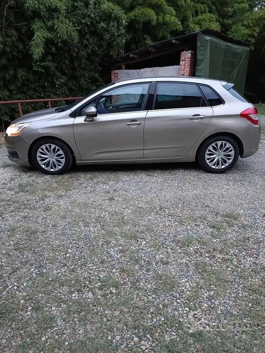 Citroen C4 2012 photo 2
