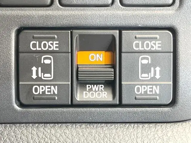 Toyota Esquaise 2016 photo 5