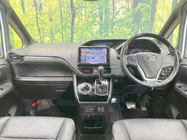 Toyota Esquaise 2016 photo 2