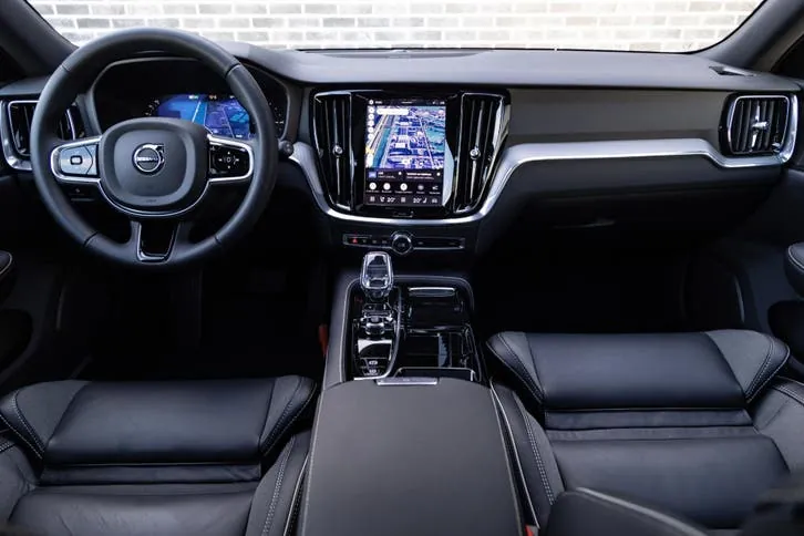 Volvo V60 2026 photo 2