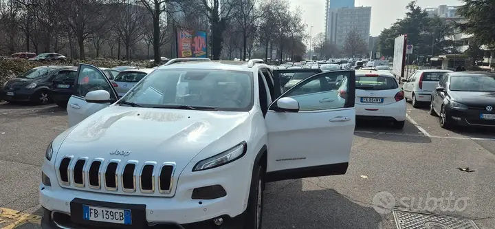 Jeep Cherokee 2015 photo 4
