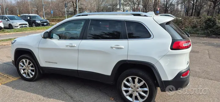 Jeep Cherokee 2015 photo 2
