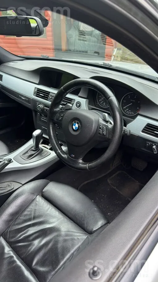 BMW 330D 2010 photo 4