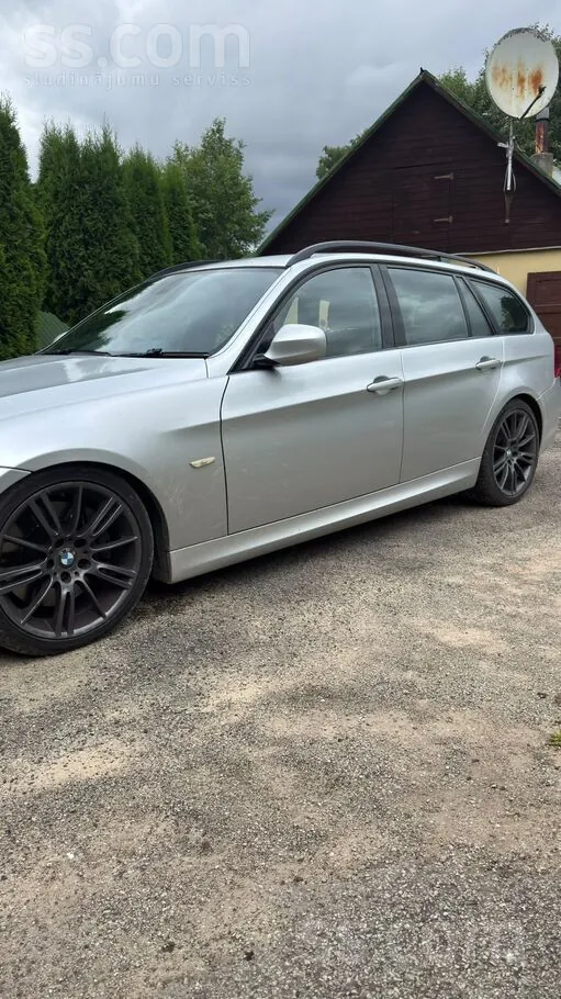 BMW 330D 2010 photo 2