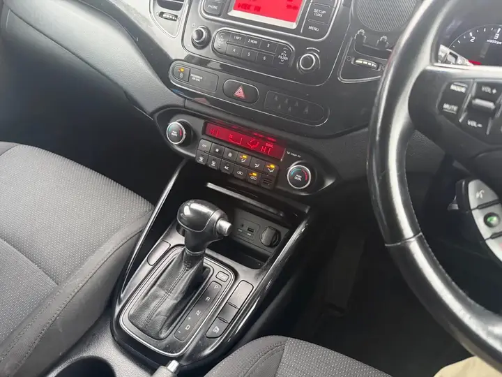 Kia Carens 2014 photo 2