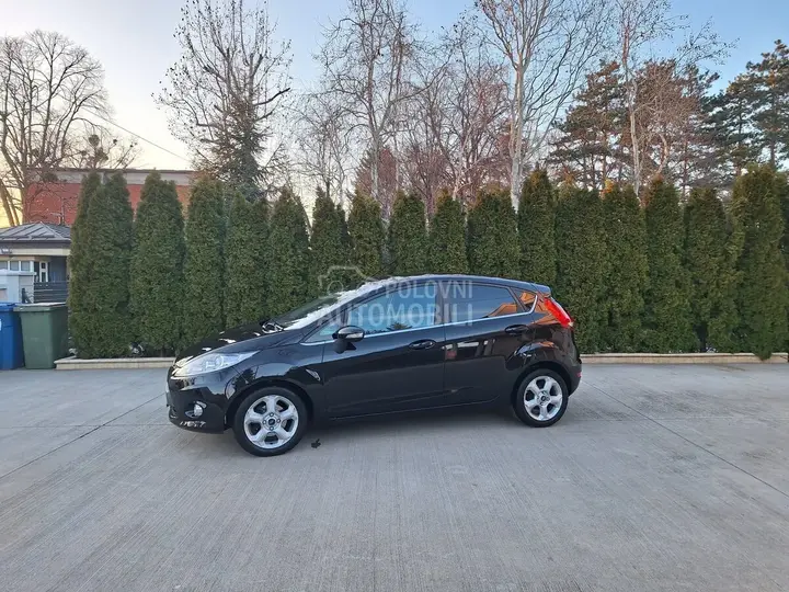 Ford Fiesta 2010 photo 2